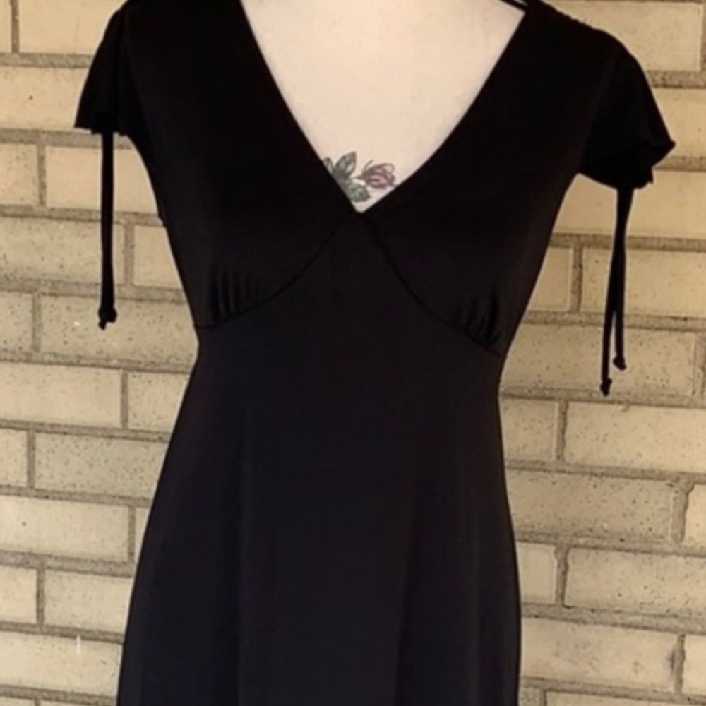 Motherhood Maternity Black V-neck Maxi Dress NWT - Picture 3 of 11